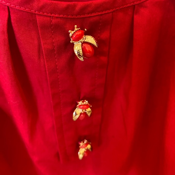 Talbots red sleeveless poplin top with bee buttons - Picture 2 of 7